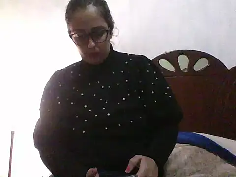 Samanthat33 online show from 01-05-25, 02:17