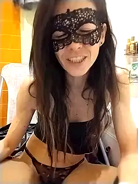 Snapshot of EmySkinny85 chatting on 02-06-25, 09:38 EmySkinny85 online show from 02-06-25, 09:38