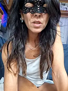 Snapshot of EmySkinny85 chatting on 10-18-25, 08:20 EmySkinny85 online show from 10-18-25, 08:20