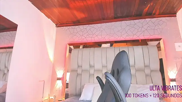 Snapshot of AngelineHeet chatting on 01-09-25, 06:59 AngelineHeet online show from 01-09-25, 06:59