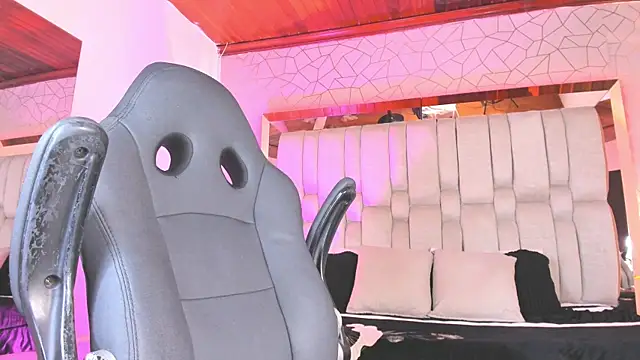 Snapshot of AngelineHeet chatting on 01-18-25, 06:45 AngelineHeet online show from 01-18-25, 06:45