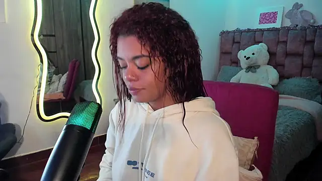 ladyrd1 online show from 02-18-25, 06:04