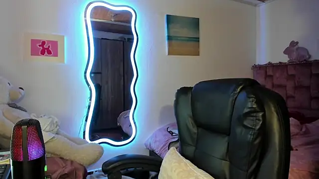 ladyrd1 online show from 03-03-25, 07:43