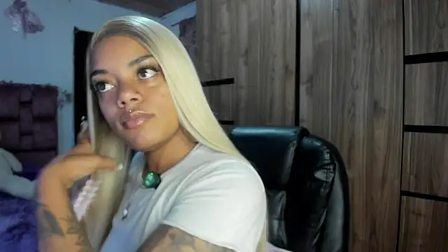 ladyrd1 online show from 04-18-26, 12:47