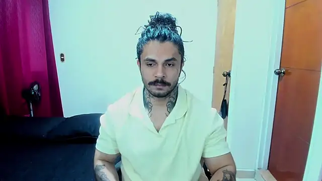 Snapshot of Van_Velckan chatting on 07-21-26, 02:03 Van Velckan online show from 07-21-26, 02:03