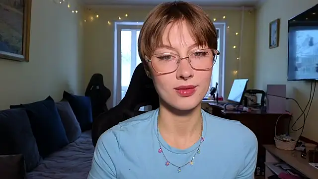 Snapshot of MalvinaBlum chatting on 12-19-25, 05:36 MalvinaBlum online show from 12-19-25, 05:36