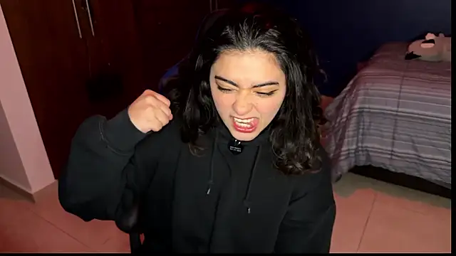 Ales Kitten online show from 02-13-25, 04:54