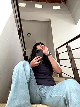 Ales Kitten online show from 12-22-25, 08:28