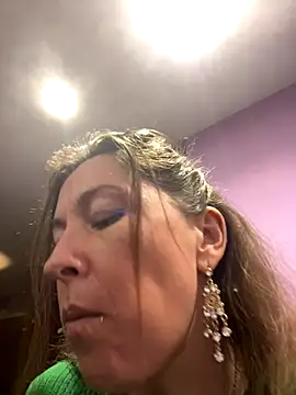 Lwhite1 online show from 12-19-25, 04:47