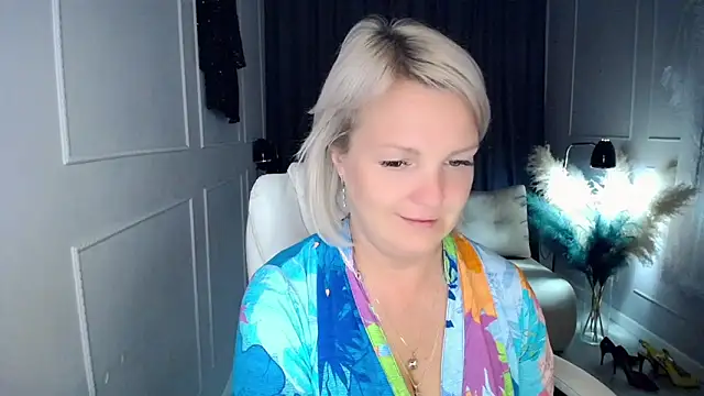 Snapshot of Juarnea chatting on 05-30-26, 05:43 Juarnea online show from 05-30-26, 05:43