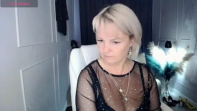 Snapshot of Juarnea chatting on 06-03-26, 02:33 Juarnea online show from 06-03-26, 02:33