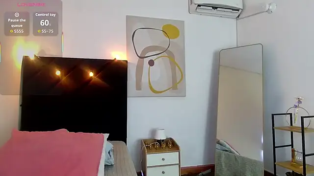 littleebonny online show from 05-18-26, 07:52