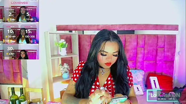 KayleighDreams  online show from 06-10-26, 03:29