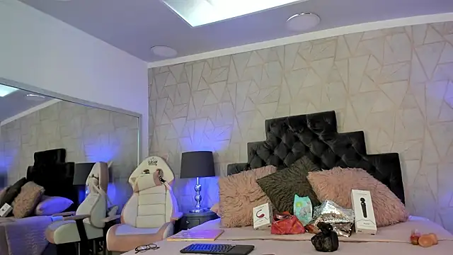 Snapshot of emily_parkerr chatting on 02-10-25, 01:22 emily parkerr online show from 02-10-25, 01:22