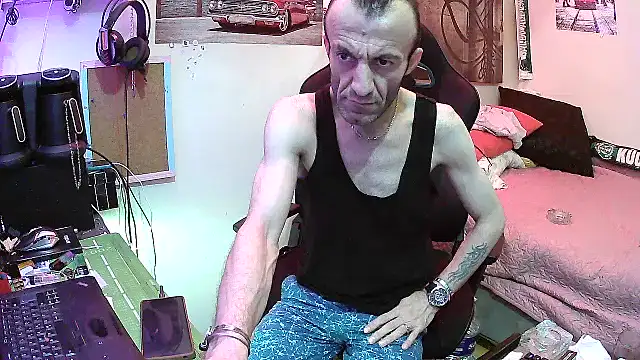 Aktorihann online show from 06-18-26, 02:23