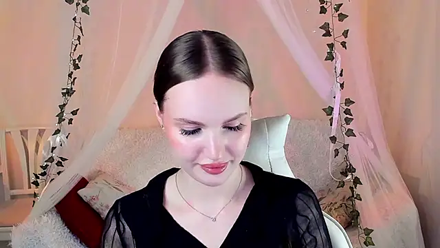 Snapshot of MishkaMe chatting on 10-26-25, 03:18 MishkaMe online show from 10-26-25, 03:18