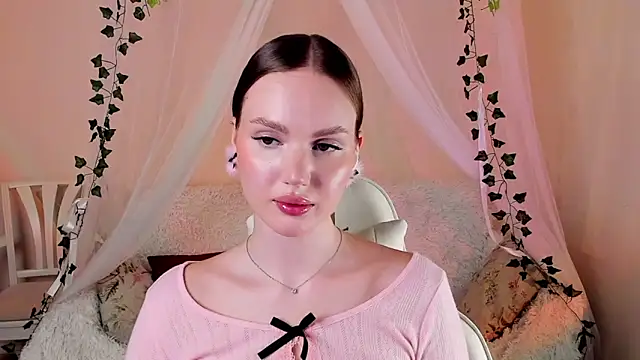 Snapshot of MishkaMe chatting on 11-16-25, 02:33 MishkaMe online show from 11-16-25, 02:33