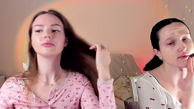 Snapshot of MishkaMe chatting on 11-27-25, 07:43 MishkaMe online show from 11-27-25, 07:43