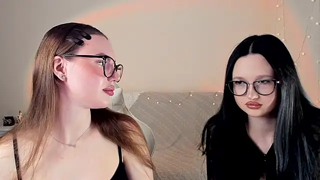 Snapshot of MishkaMe chatting on 11-28-25, 09:23 MishkaMe online show from 11-28-25, 09:23