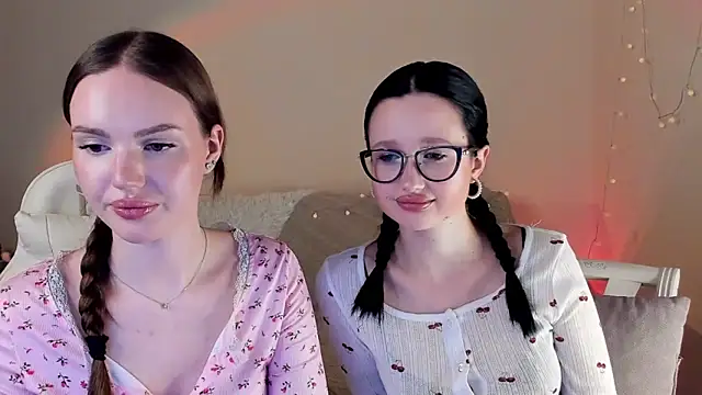 Snapshot of MishkaMe chatting on 11-30-25, 04:33 MishkaMe online show from 11-30-25, 04:33