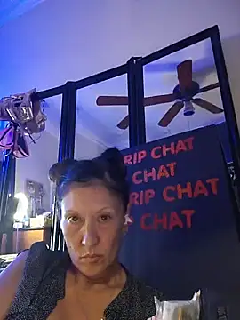 Snapshot of TheDime chatting on 09-15-25, 07:14 TheDime online show from 09-15-25, 07:14