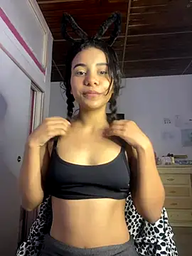 Snapshot of hannaxnatx chatting on 10-23-25, 06:39 hannaxnatx online show from 10-23-25, 06:39