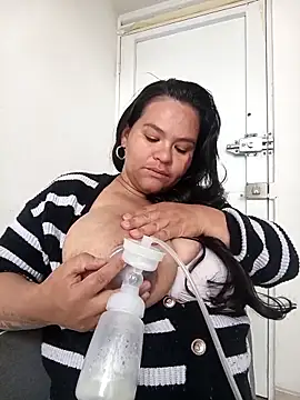 Snapshot of Julieta-tits chatting on 05-07-26, 03:28 Julieta-tits online show from 05-07-26, 03:28