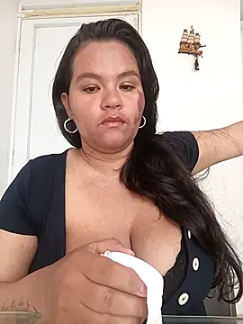 Snapshot of Julieta-tits chatting on 05-15-26, 02:57 Julieta-tits online show from 05-15-26, 02:57