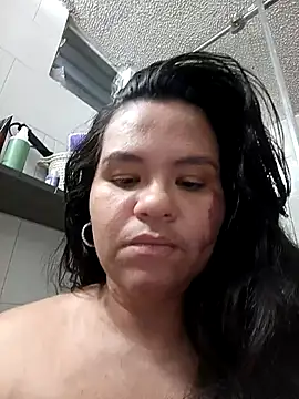 Snapshot of Julieta-tits chatting on 05-28-26, 08:17 Julieta-tits online show from 05-28-26, 08:17
