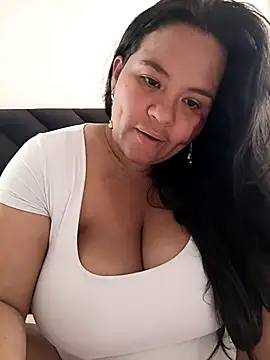 Snapshot of Julieta-tits chatting on 06-16-26, 04:20 Julieta-tits online show from 06-16-26, 04:20