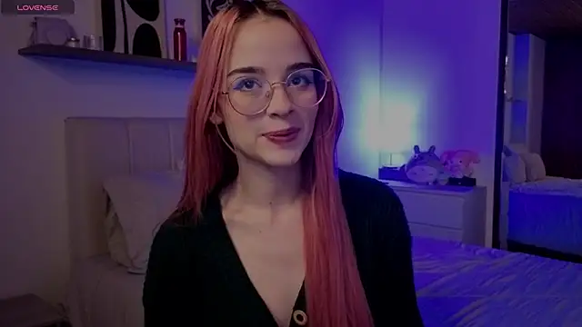 Roxxy mora online show from 12-17-25, 10:16