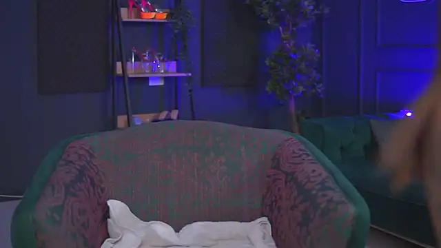 RaquelleVon online show from 02-20-25, 07:41