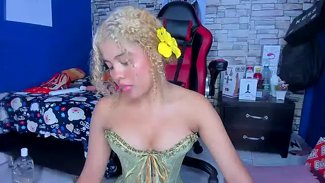 Snapshot of sofiacastillo01 chatting on 03-15-25, 12:36 sofiacastillo01 online show from 03-15-25, 12:36