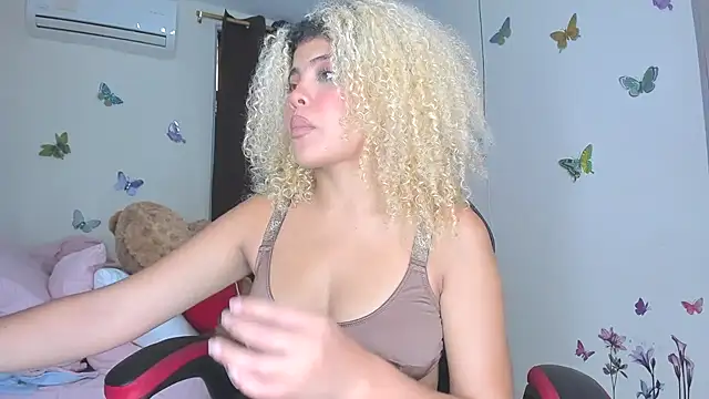 sofiacastillo01 online show from 11-20-25, 07:35