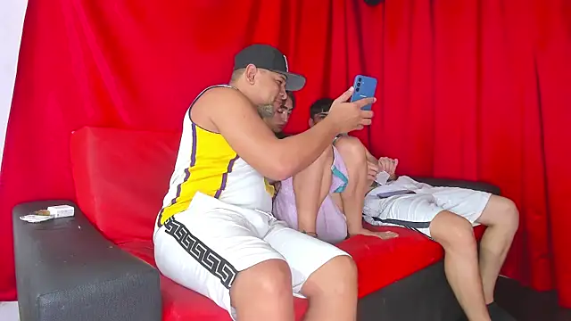 Snapshot of Extreme_Team8 chatting on 01-10-25, 04:22 Extreme Team8 online show from 01-10-25, 04:22