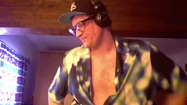 Bigthroaterboy online show from 12-26-24, 01:10