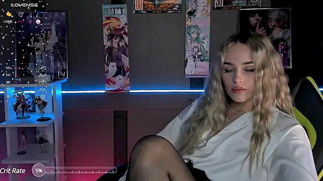 Snapshot of Ellen_Soft chatting on 12-20-24, 08:45 Ellen Soft online show from 12-20-24, 08:45