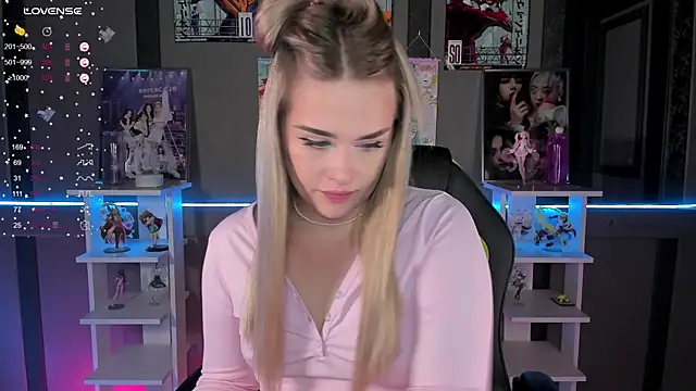 Snapshot of Ellen_Soft chatting on 09-22-25, 05:15 Ellen Soft online show from 09-22-25, 05:15