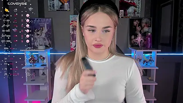 Snapshot of Ellen_Soft chatting on 09-25-25, 05:16 Ellen Soft online show from 09-25-25, 05:16