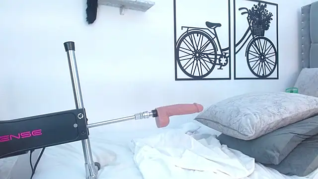 YUSELFI ROSS  online show from 02-12-25, 06:51