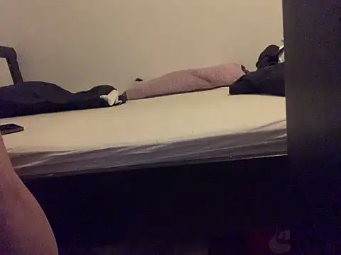 Snapshot of KendrickJiz chatting on 03-08-25, 12:22 KendrickJiz online show from 03-08-25, 12:22