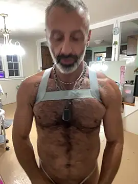 Snapshot of DaddySnowXX chatting on 09-20-25, 04:35 DaddySnowXX online show from 09-20-25, 04:35