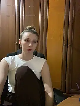 Snapshot of Ameli_Li chatting on 10-25-25, 12:29 Ameli Li online show from 10-25-25, 12:29