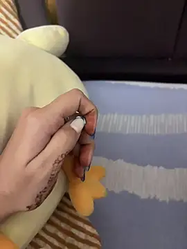 Snapshot of HotIndianCouple__8 chatting on 10-23-25, 11:24 HotIndianCouple  8 online show from 10-23-25, 11:24