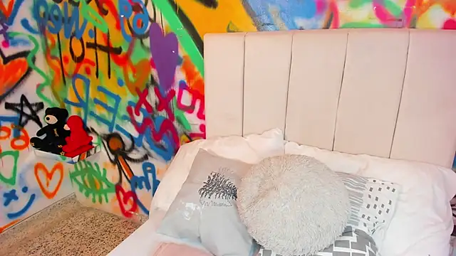 Liana Bernocchi online show from 02-19-26, 07:54