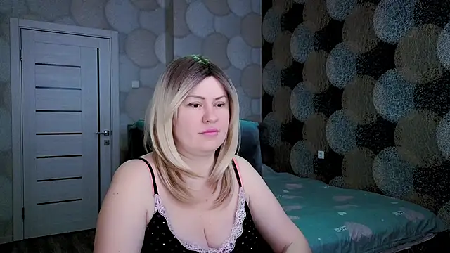 Snapshot of natusik chatting on 02-24-25, 02:19 natusik online show from 02-24-25, 02:19