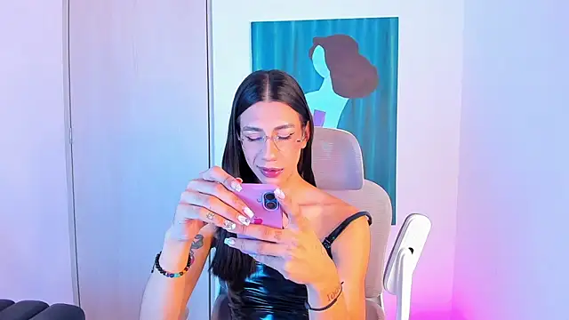 Snapshot of sofiaa_grey_ chatting on 05-28-26, 02:36 sofiaa grey online show from 05-28-26, 02:36