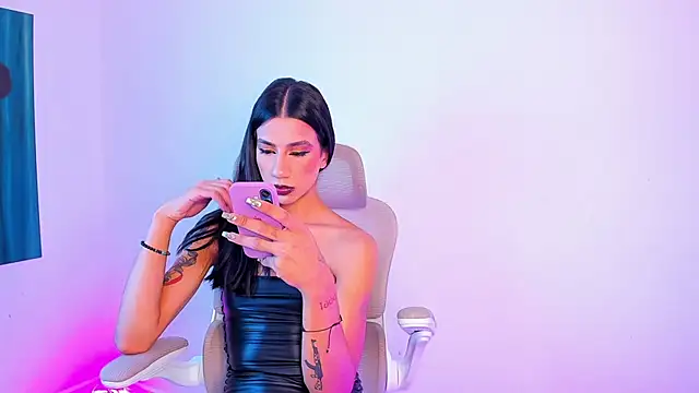 Snapshot of sofiaa_grey_ chatting on 06-29-26, 01:33 sofiaa grey online show from 06-29-26, 01:33