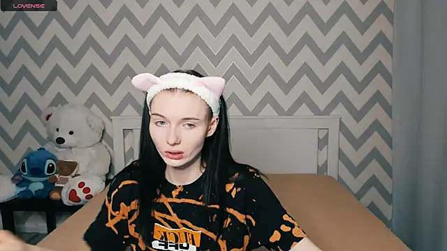 Snapshot of shaameless chatting on 12-14-24, 08:08 shaameless online show from 12-14-24, 08:08