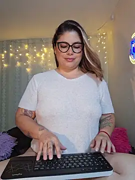 Juliietha servas online show from 05-05-26, 11:02